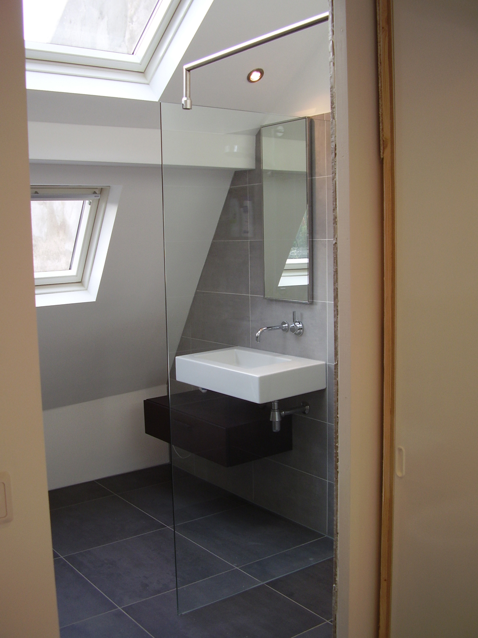 Badkamer en slaapkamer kastwand